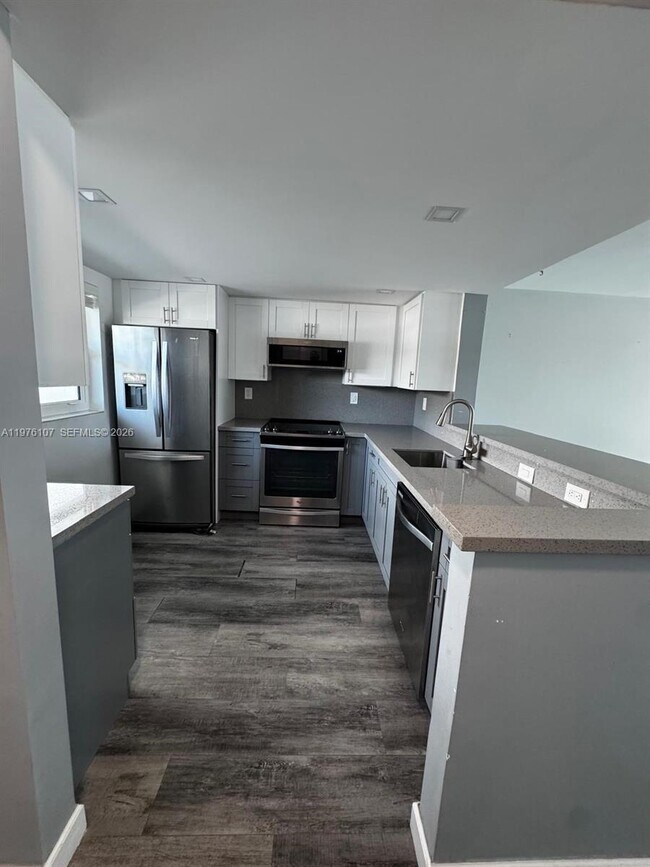 Foto del edificio - 4000 NE 170th St