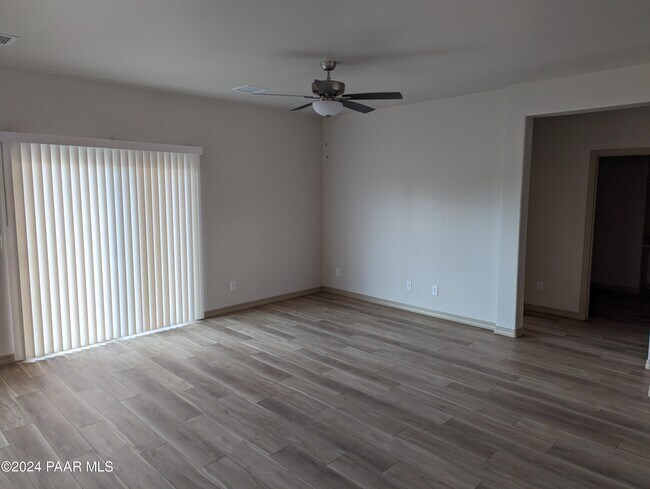 Building Photo - 9250 E Manzanita Cir