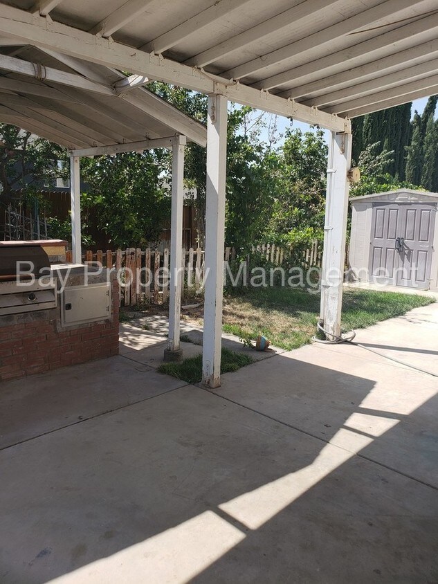 Foto del edificio - Beautiful, large 6 bedroom home in Soledad