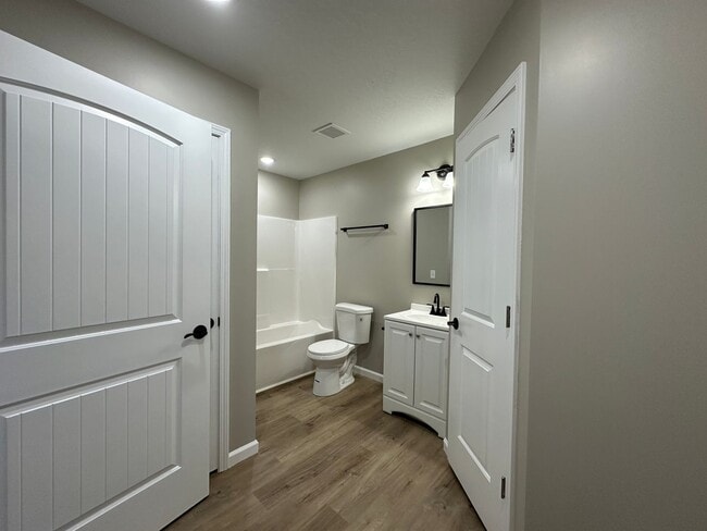 Building Photo - 114 Evergreen Pl
