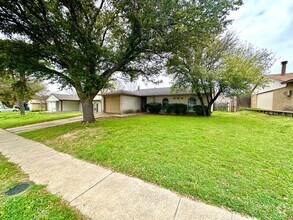 Building Photo - 523 Windsor Dr