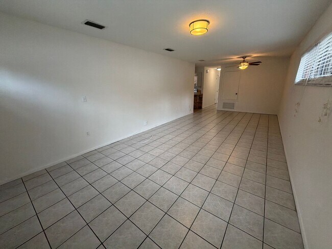 Foto del edificio - 3005 E Jefferson St