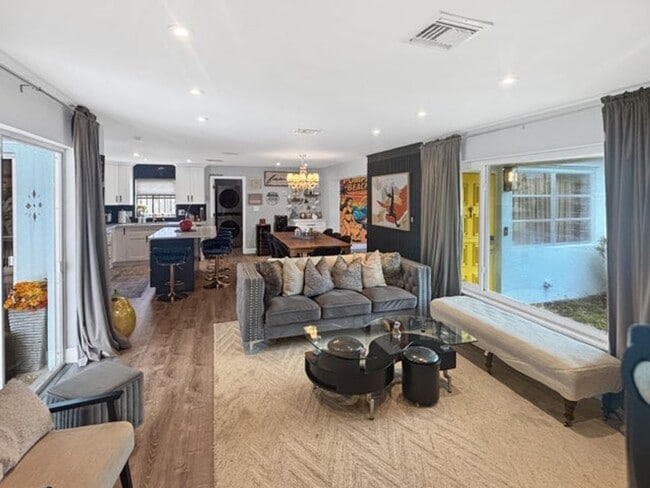 Foto del edificio - 100 SW 17th St