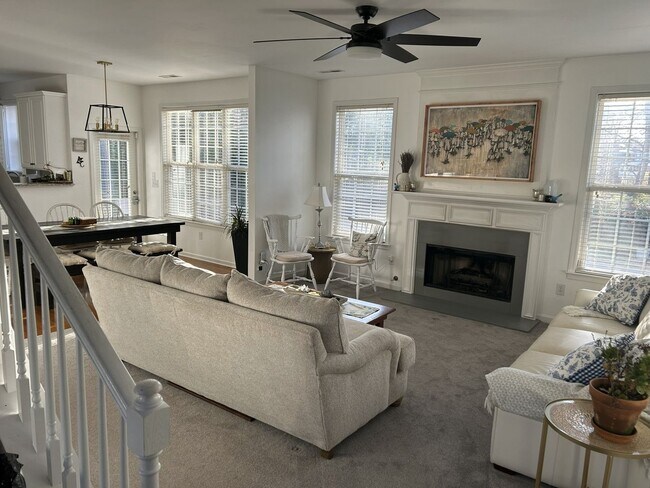 Foto del edificio - 612 Heathercrest Ct