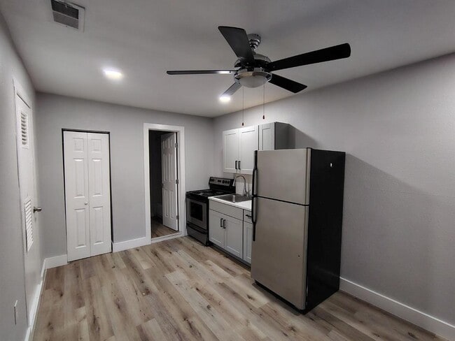 Building Photo - 9205 Georgian Dr