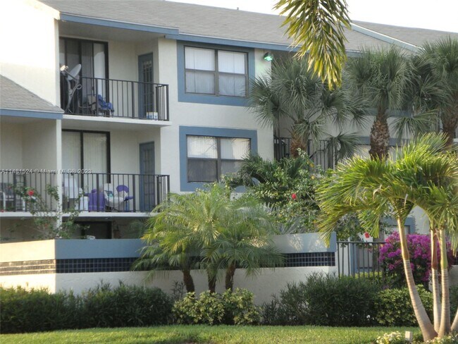 Foto del edificio - 718 Executive Center Dr