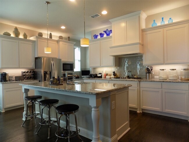 Building Photo - 2440 Vaquero Ln