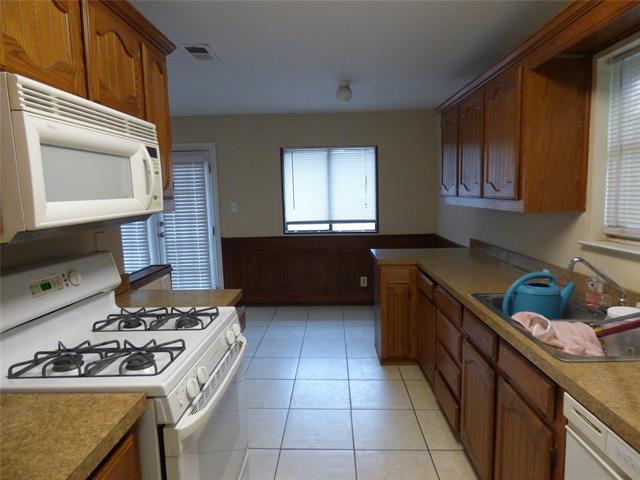 Building Photo - 502 Moonlight Dr