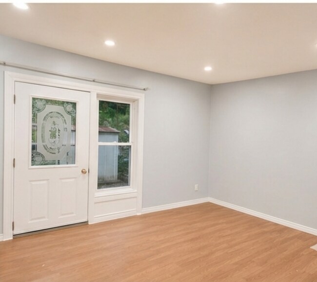 Salon - 40 Marlboro Crt