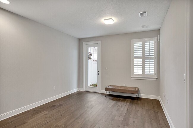 Foto del edificio - Plant High School district-South Tampa 3-story, 4 Bedroom Townhome Available Oct. 2, 2026 !