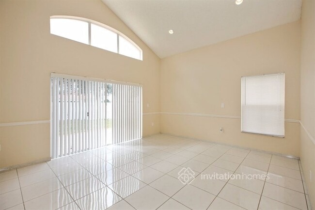Building Photo - 3940 SW 153rd Ave