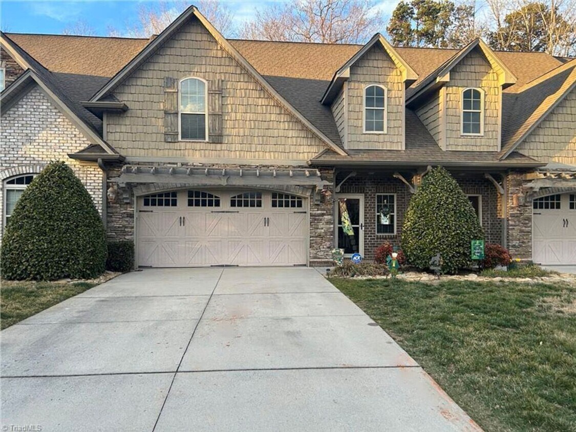 Foto principal - Spacious & Stylish 3 Bedroom, 2 1/2 Bathro...