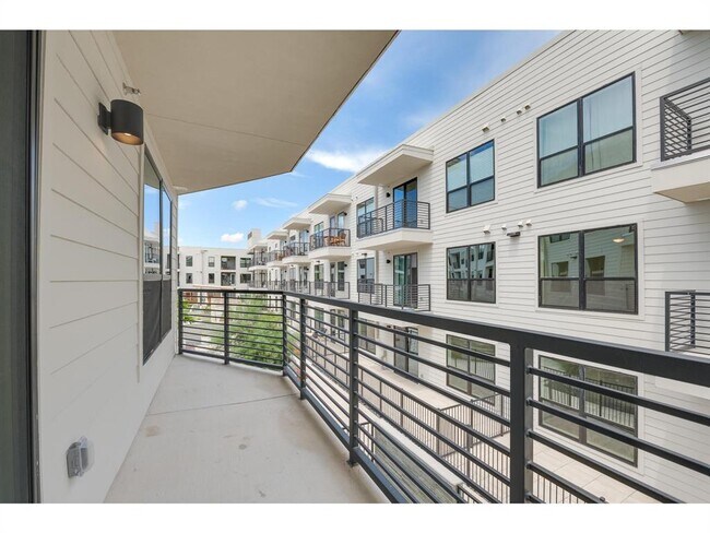 Foto del edificio - 1701 Simond Ave