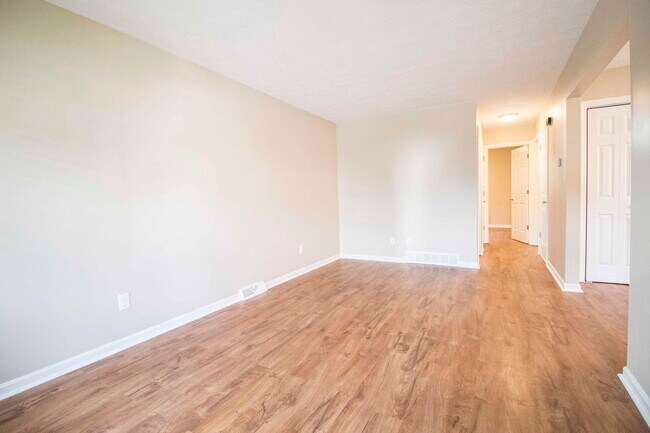 Building Photo - 3423 Sutherland Dr