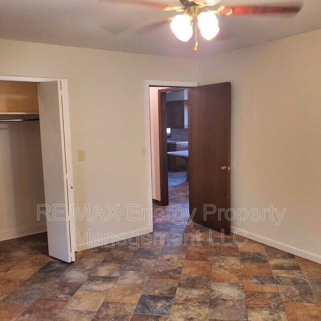 Building Photo - 2516 S Red Rock Rd