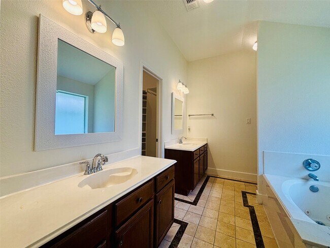 Building Photo - 7815 Log Hollow Dr