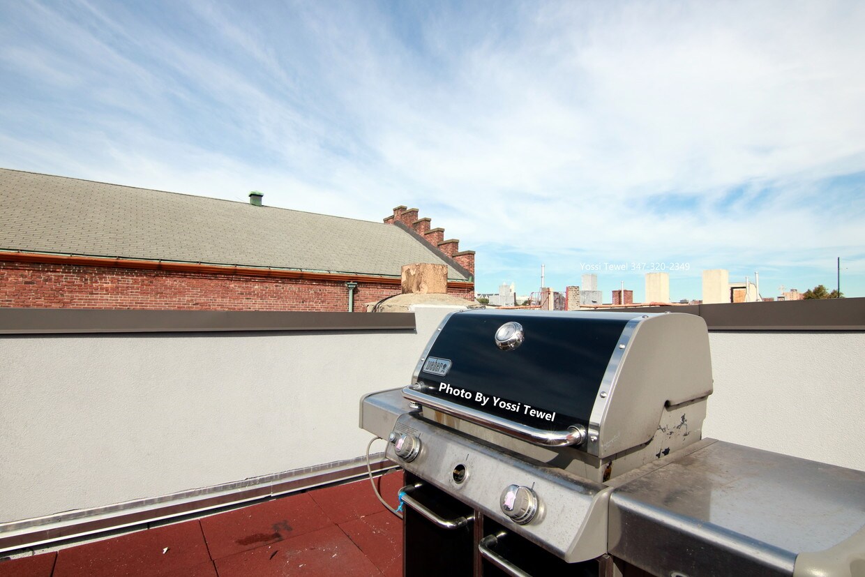 Primary Photo - 2248 7th Ave