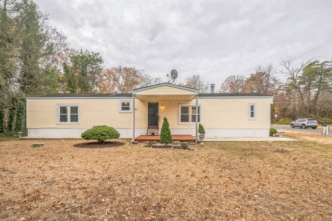 Building Photo - Updated 2 bedroom 2 bath Home in Laurel La...