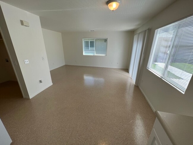 Building Photo - Great 2 Bedroom Home!