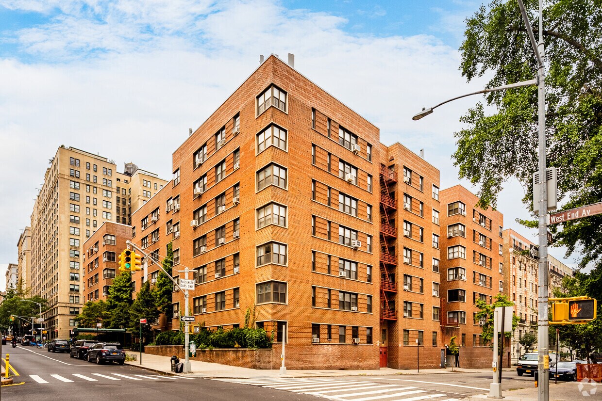 Primary Photo - 711 W End Ave