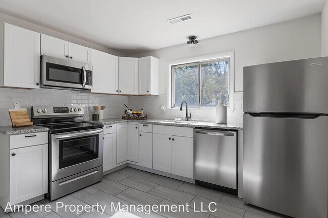 Building Photo - 3 br, 1 bath House - 1128 McBrien Rd