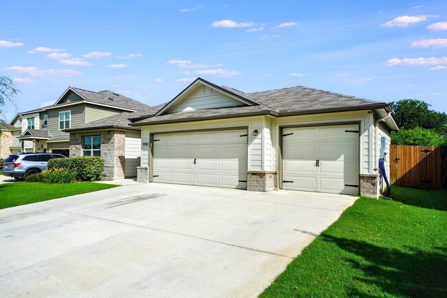 Building Photo - Stunning Home with 3-Car Garage in New Bra...