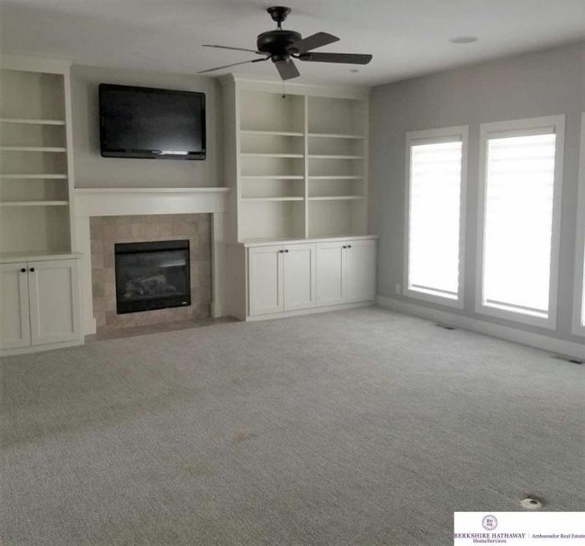 Building Photo - 6 bedroom in Omaha NE 68136
