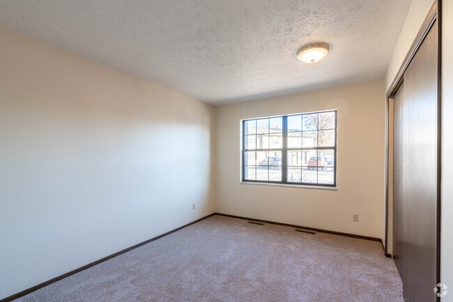 1BR, 1BA - 563SF -Kiser - Bedroom - Perry Hills Colony