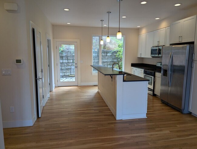 Building Photo - 1406 Digby Pl