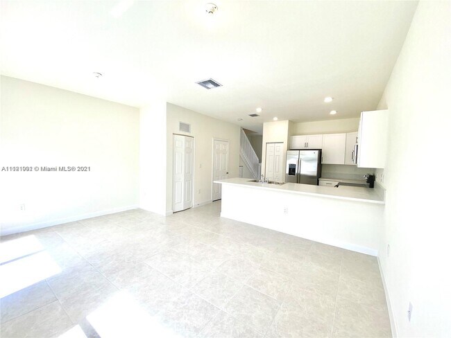 Building Photo - 11046 W 32nd Ln
