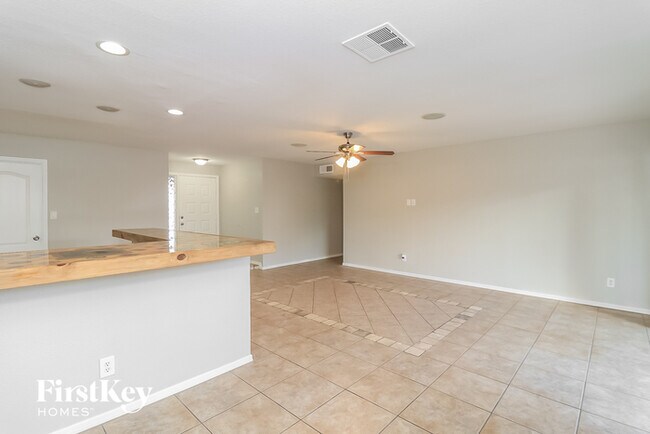 Foto del edificio - 2315 E Harmony Ave