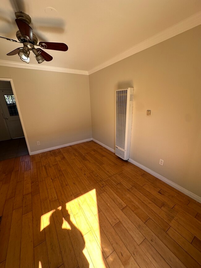 Building Photo - 904 N Normandie Ave