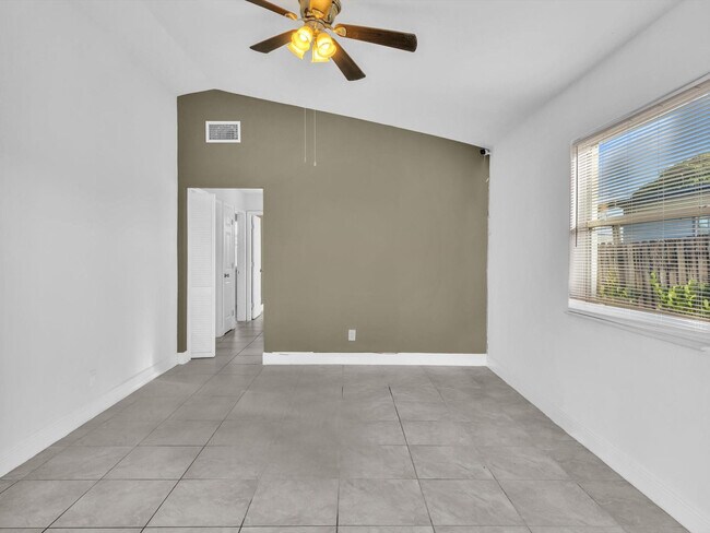 Foto del edificio - 525 NW 10th Ave