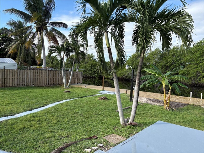 Foto del edificio - 4697 SW 35th Ave