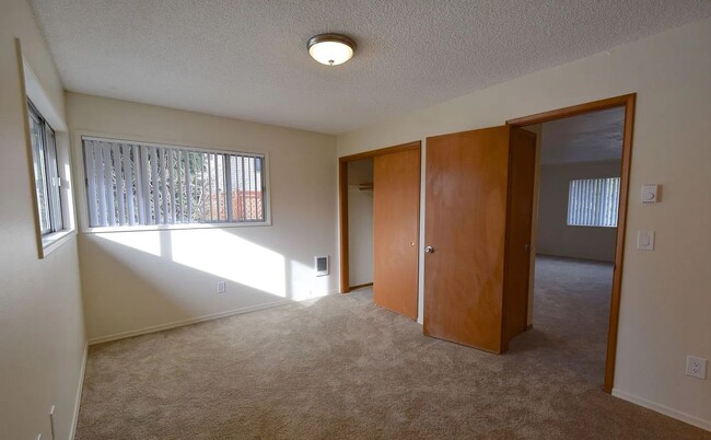 Foto del edificio - Charming and clean 1 bed/1 bath in Close-in Northeast Portland Neighborhood!