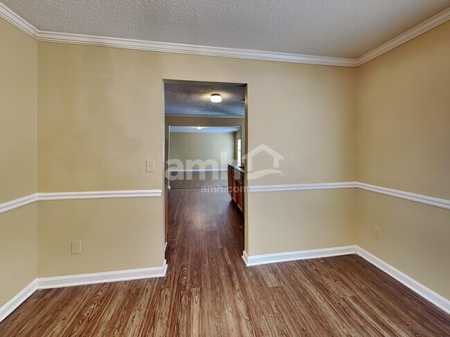 Building Photo - 1642 Village Place Cir NE