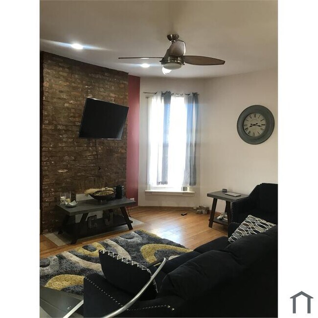 Foto del edificio - 4733 S Indiana Ave