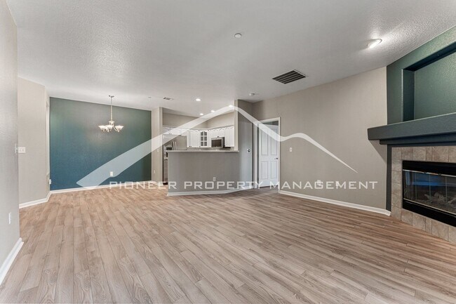 Building Photo - Charming condo with Central AC!