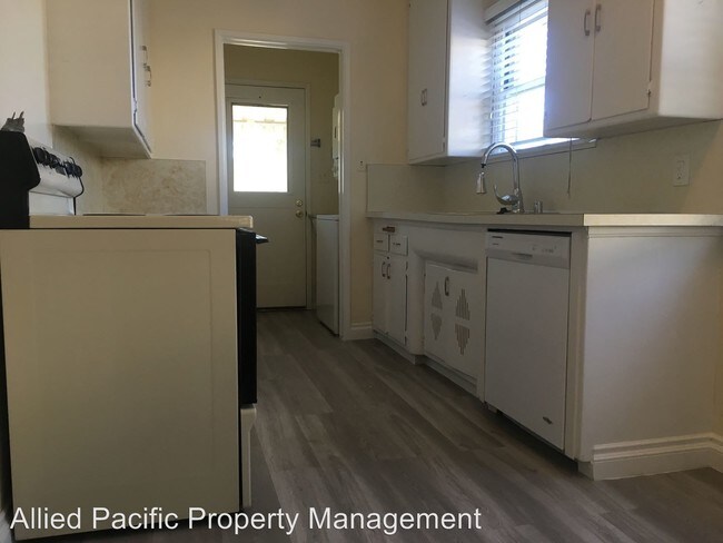 Foto del edificio - 2 br, 1 bath House - 1328 College Ave.