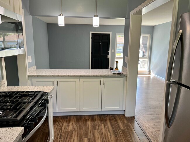 KITCHEN - 692 N Daniel Way