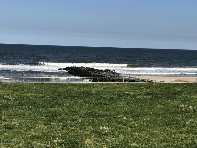 Foto del edificio - 1 Roseld Ave