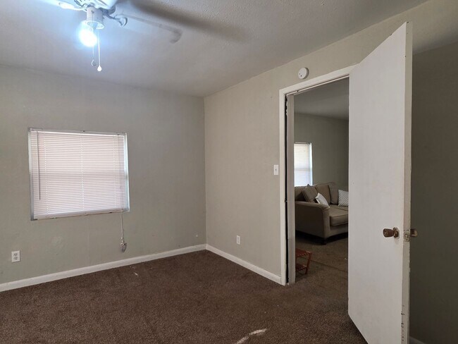 Foto del edificio - Knoxville 37921 - 3 bedroom 1 bath - call ...