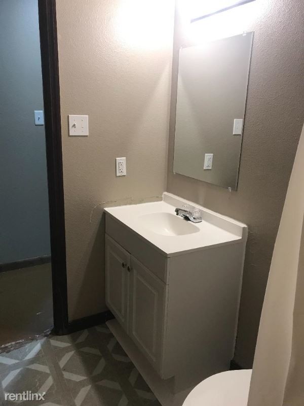 Foto del edificio - 2 br, 1 bath Apartment - 705 E M St A Unit A