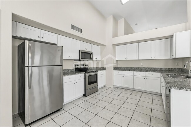 Building Photo - 12554 W Holly St