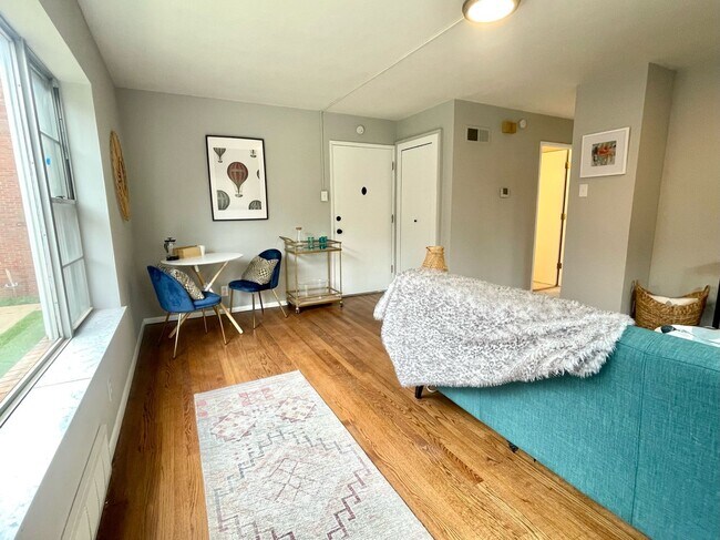 Foto del edificio - 5443 Chippewa St