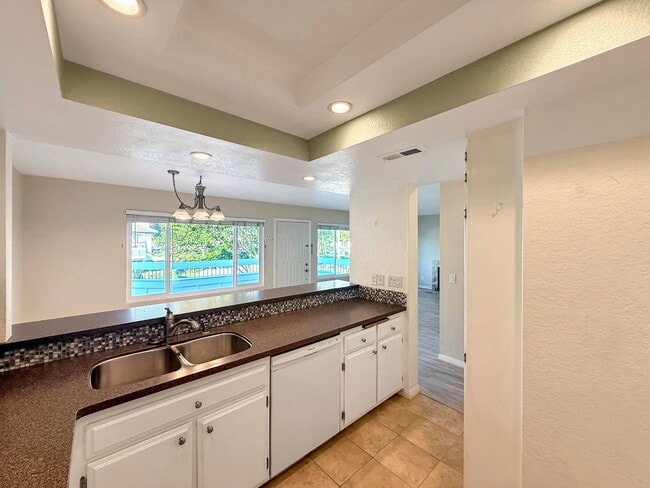 Building Photo - Great 2B/1.5BA Condo in Carlsbad!