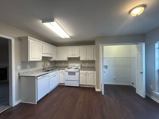 Foto del edificio - 128 Rocky Ridge Dr