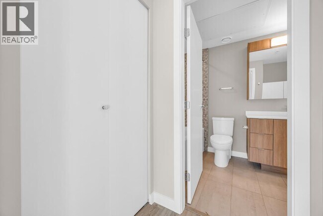 Building Photo - 610 Brantford St