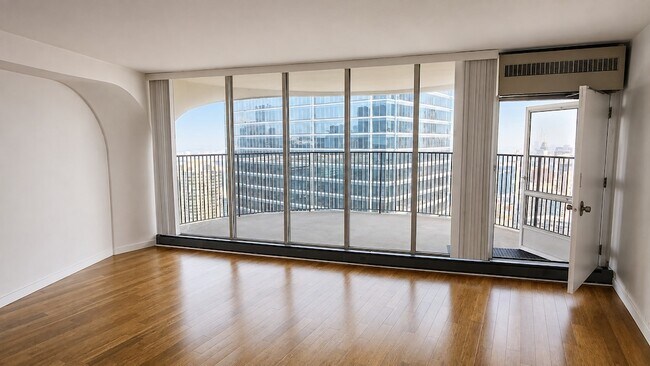 Foto del edificio - 300 N State St