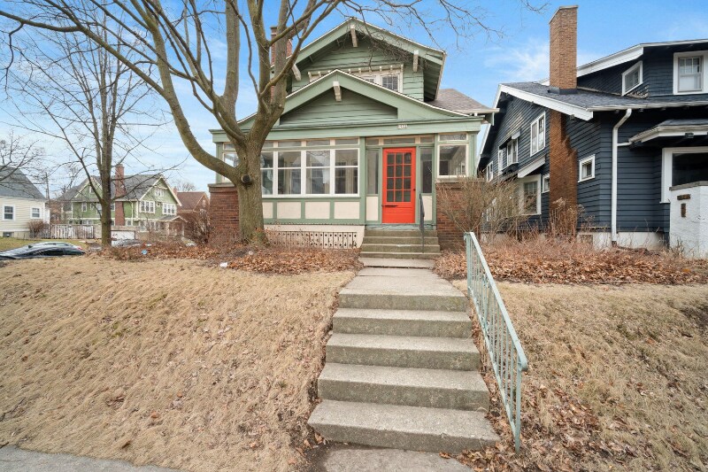 Primary Photo - 1931 E Kenwood Blvd